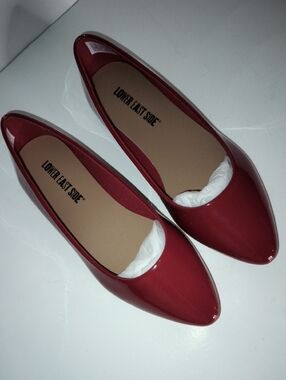 Lower East Side Red Patent Pointed Toe Size 5.5W Flats